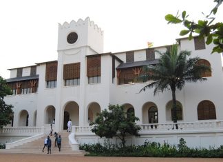 Le grand public découvre le palais de Lomé